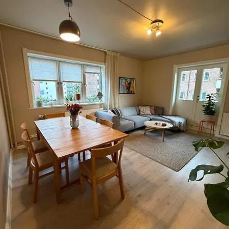 Cozy Three-room Centrally Located At Carl Berner