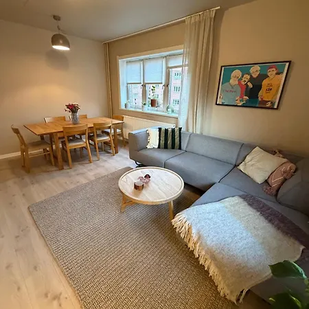 Cozy Three-room Centrally Located At Carl Berner